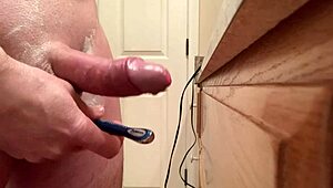 Trimming cock while edging 😉