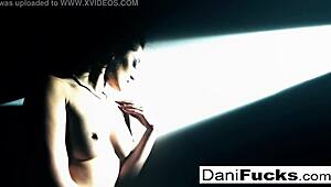 Dani Daniels seksi punya tetek gebu dan memek basah 😍
