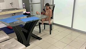 Hermanastra Cachonda Se Toca Sensualmente Mientras Tiene Su Celular En La Mano Historia Completa