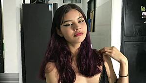 Latina stedsøster suger pik stående, hun er perfekt!