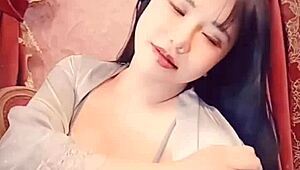 일본 밀프와 함께하는 블루 새틴 웹캠 쇼