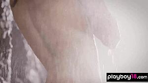 وااو، جمال أوكراني حار في خلع ملابسه!