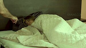 Nevinná brunetka teen 18+ bičovaná přísným pánem v kinky BDSM session