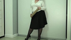 Look At This Mature Teacher In The Photo Shoot, Her Big Ass And Tits Are Amazing Behind The Scenes!