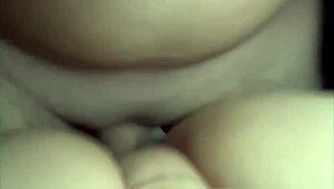 comendo gostoso a novinha na cama dela enquanto marido trabalha