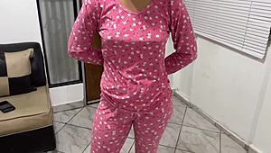 my stepdaughta twerkin on my polla