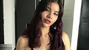 Latina stedsøster suger pik stående, hun er perfekt!