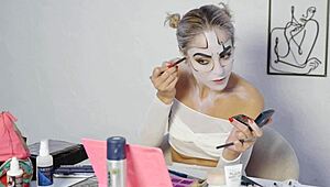 I love this Harley Quinn makeup tutorial for Halloween