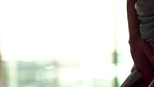 هواة يكتشفون رذاذ ستراب أون لمتعة قذف مستمر