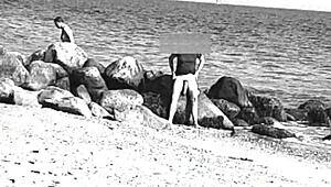 Opazil sem ogromen kurac na goli plaži