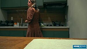 Scarlett Taylor voli kada Naomi puši kurac!