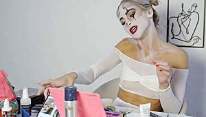 I love this Harley Quinn makeup tutorial for Halloween