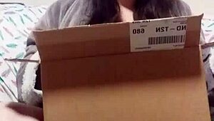 Hey, tjek unboxing af anal-legetøj og våde tøj!