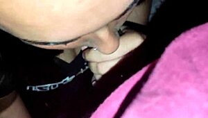 Descubro a Mi Hermanastra Prestando Garganta