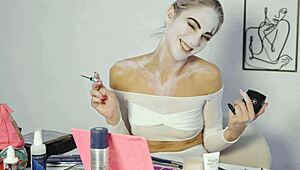 I love this Harley Quinn makeup tutorial for Halloween