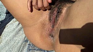 Kåt fremmed knuller hårete fitta mi på stranda i Frankrike