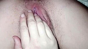 Curvy Argentine vagina gets cumshot