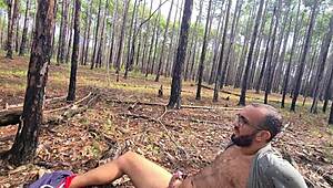 Ruiva gostosa contrasts her big ass Latina exhibitionism on the trail with intense outdoor sex