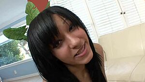 Horo latina karvaisella pillulla saa kovan panon ja syötetään spermaa!