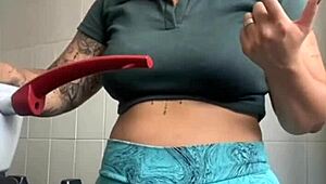 i love flashing my swollen big pussy