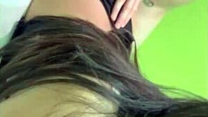 كنت راجعه من بحرى و سواق المشروع طلع معايا الشقة زبره نار المتناك متعنى اوى ركب على طيازى فشخ كسمى