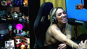 Bruna Lambertini sitter naken i Ruans knä?