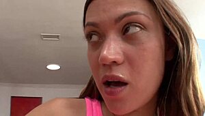 Olgun Ev Hanımı Cougar Biseksüel Kızı Islak Amını Yalayarak Siyor Seksi Milf