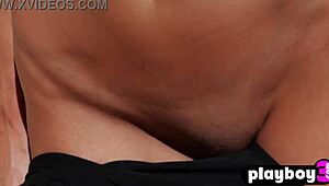 cute hannah le says, 'look at my sexy body'