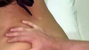 كنت راجعه من بحرى و سواق المشروع طلع معايا الشقة زبره نار المتناك متعنى اوى ركب على طيازى فشخ كسمى