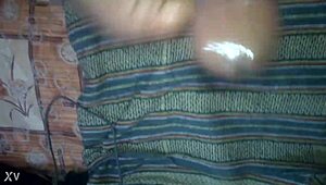 Mallu-killen med oljig kropp och cumshot