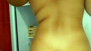 Batendo siririca e mostrando o bucetao na video chamada!