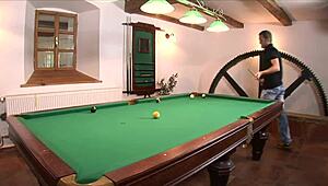 生意気な義母がビリヤード台で犯される、サブリナ・ブロンド