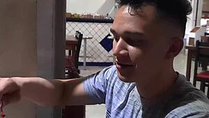 מאחורי הקלעים של אמא חורגת מזיינת את הבן חורג