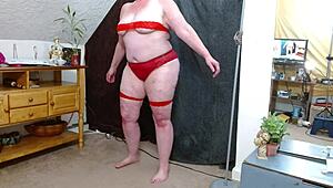 Oh man, check out thick and curvy Dawnskye1962 stretching those natural tits in red lace lingerie 😍