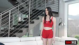 Fiona Frost Minta Susun Ulang Perutnya dengan BBC