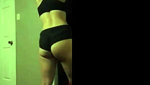 Tengok gadis putih 18+ goyang punggung tegap twerk