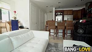 Paisley Page Uses Dick Sucking Lips in Teen Amateur Big Cock Blowjob Scene