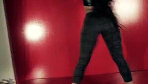 Ebony Twerk Ass Shaking Booty Dance