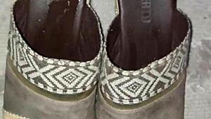 Cum lands on my step mom's dirty heels