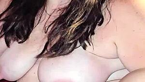 هالميلف الساخنة تنفجر قذف مع المتعة اللي تتراكم في جسمها