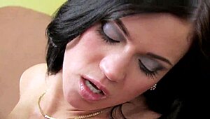 アリッサ・リースが彼氏にヒールと剃毛マンコで犯される