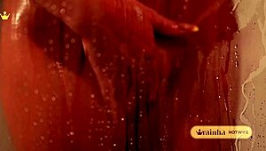 tomando aquele banho gostoso e provocando o fot�grafo