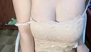 glasses-wearing vietnamese girl masturbates so enticingly 🔥