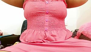 indian mumbai sexy aunty shows boobs 😍