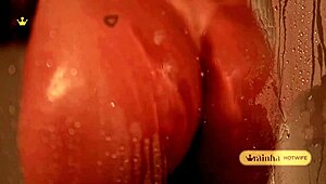 tomando aquele banho gostoso e provocando o fot�grafo