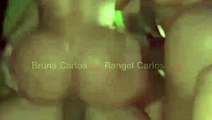 Blond brazilska lepotica sedi na možu njene ne sestre v skupnem gejevskem sočnem bareback trojčku po zabavi