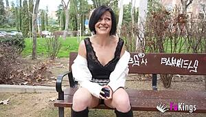 Sandra, chceš se setkat s korunovaným kokotem? Lalo fouká kundi milfy! 😏