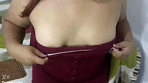 manoseo mis tetas y enseño mi colita con orgasmos