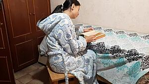 I Distracted Girlfriend from Exam and Fucked Her on Table.