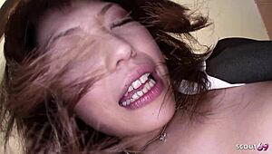 小柄な日本人秘書がオフィストイレでソロオナニーごっこ